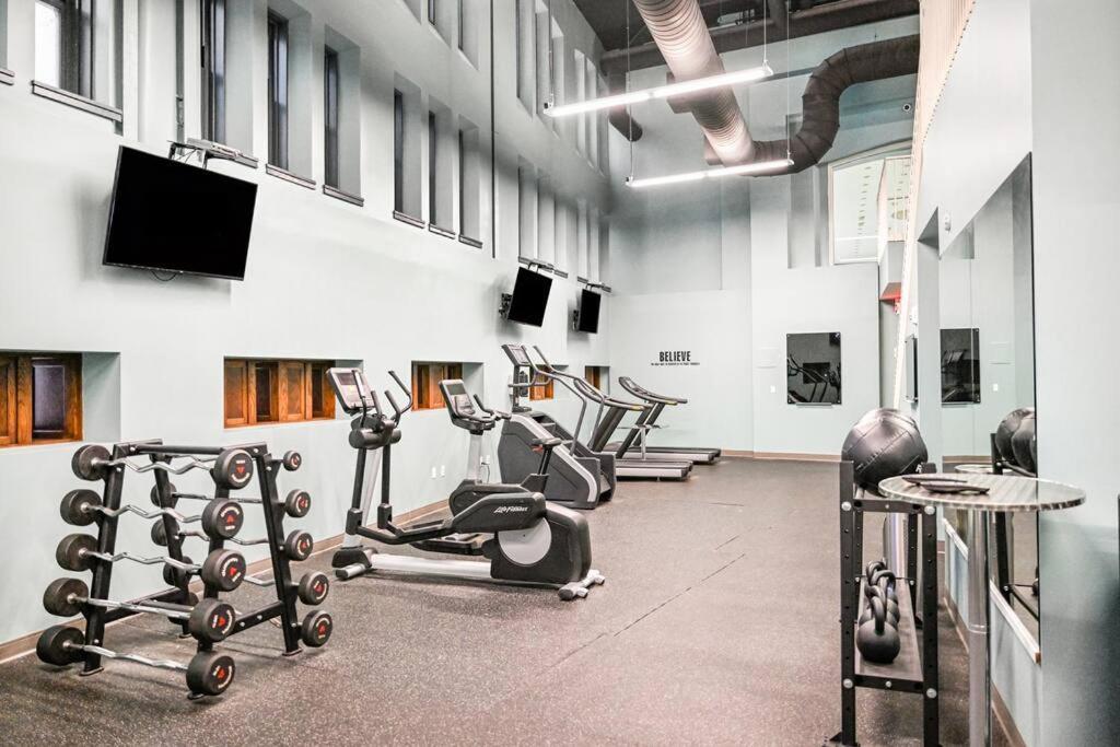 2Br Unit In The Heart Of Dt On Playhouse Square, With Pool And Gym Access-1106 Daire Cleveland Dış mekan fotoğraf